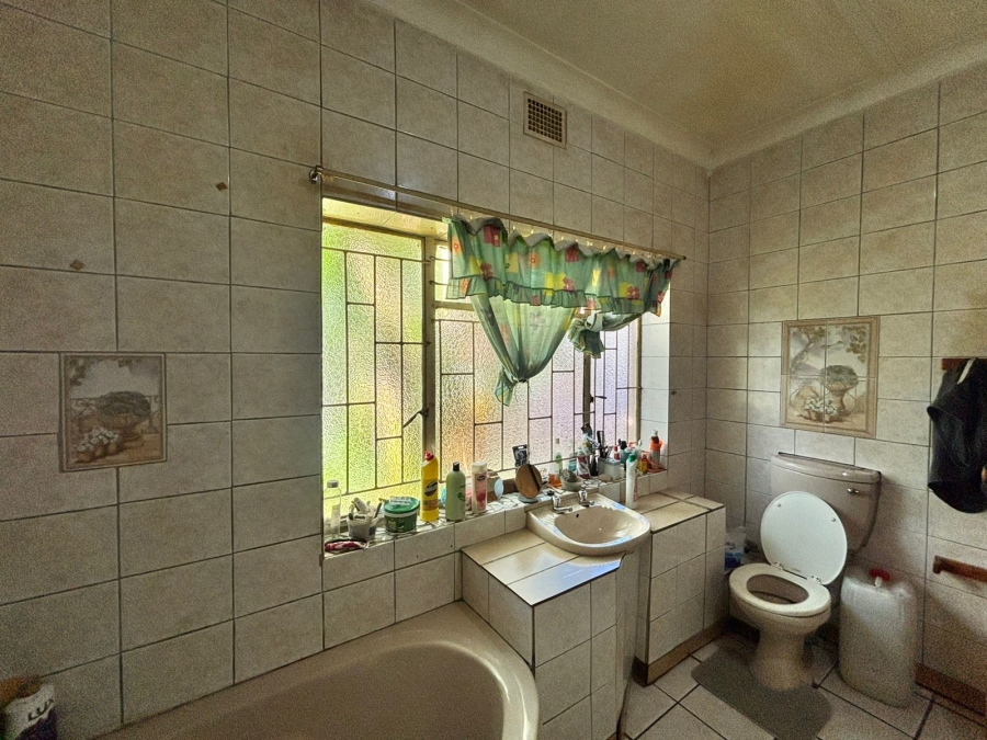 6 Bedroom Property for Sale in Songloed North West